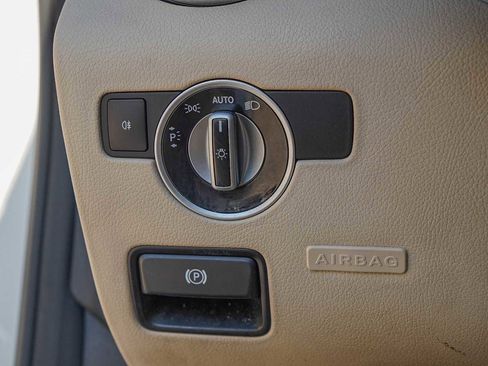 Used 2015 Mercedes-Benz SLK 250 w/ Premium Package image 19