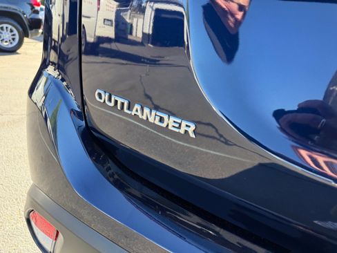 Used 2020 Mitsubishi Outlander SE FWD image 6