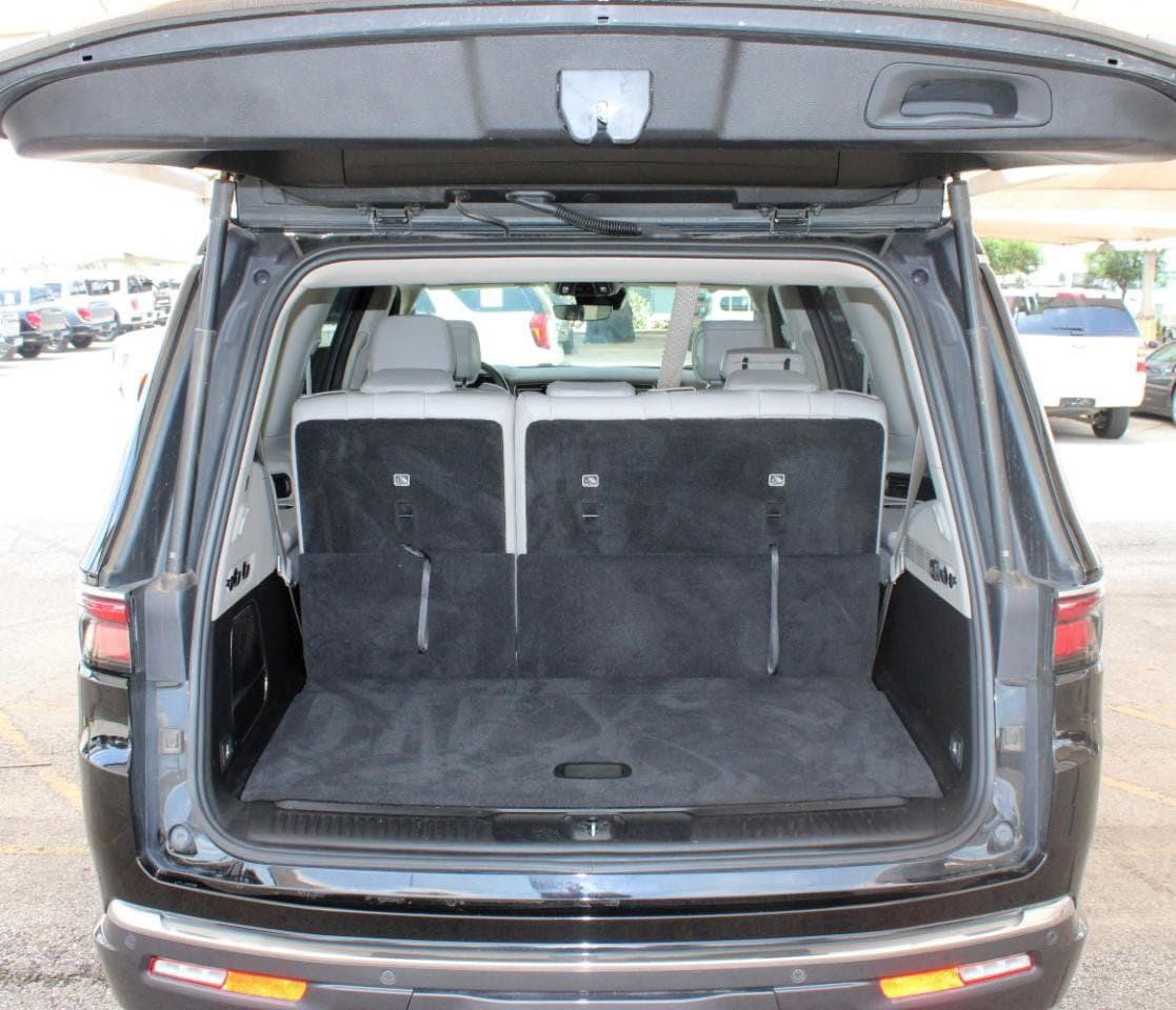 Used 2022 Jeep Wagoneer Series I AWD/4WD image 14