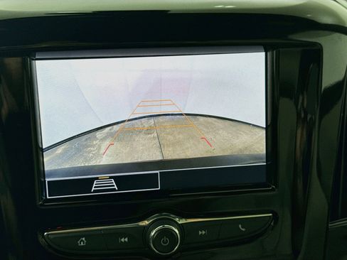 Used 2022 Chevrolet Traverse LS FWD image 15