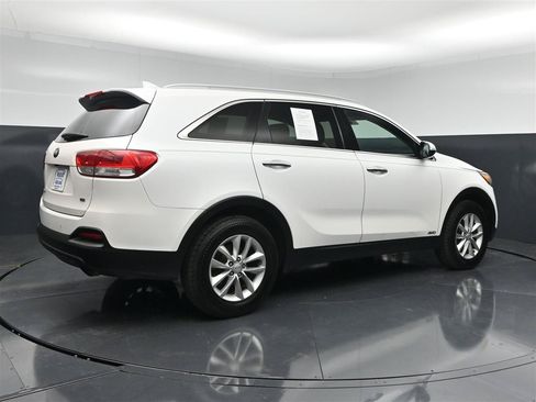 Used 2016 Kia Sorento AWD w/ LX Convenience Package image 5