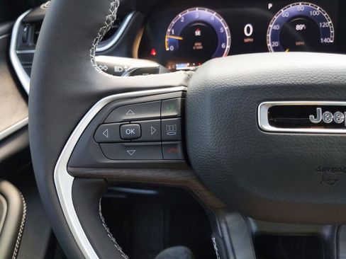 New 2025 Jeep Grand Cherokee Limited RWD image 23