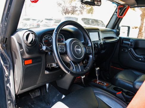Used 2017 Jeep Wrangler Unlimited Rubicon AWD/4WD image 8