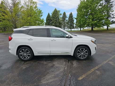 Used 2020 GMC Terrain Denali w/ Denali Premium Package AWD/4WD image 7