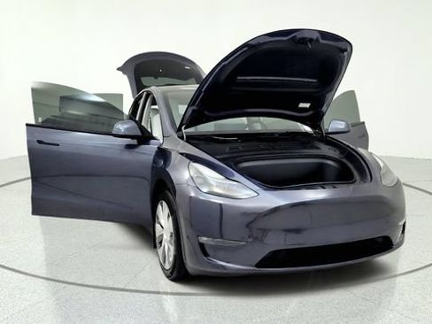 Used 2023 Tesla Model Y Long Range AWD/4WD image 12