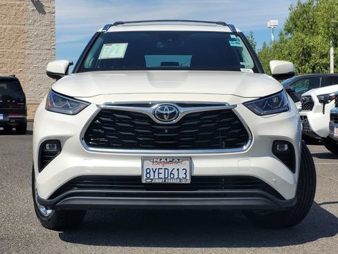Certified 2021 Toyota Highlander Limited AWD/4WD image 3