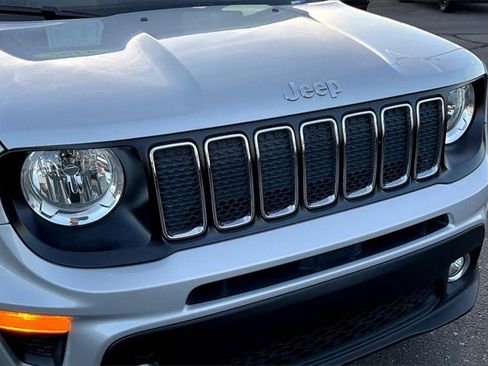 Used 2019 Jeep Renegade Latitude w/ Popular Equipment Group image 29