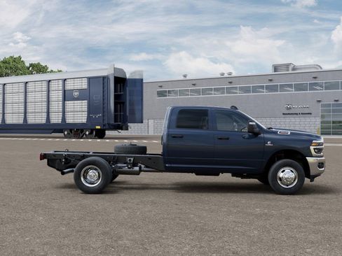 New 2026 RAM 3500 Tradesman AWD/4WD image 21