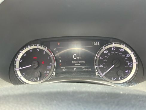 Used 2023 Toyota Highlander XLE FWD image 12