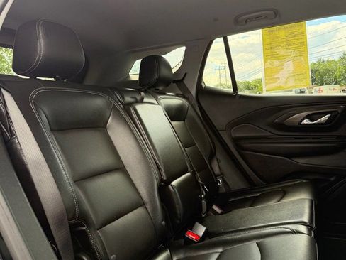 Used 2024 GMC Terrain SLT AWD/4WD image 12
