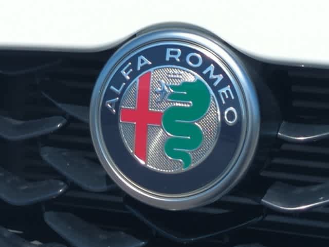 Used 2025 Alfa Romeo Giulia AWD image 12