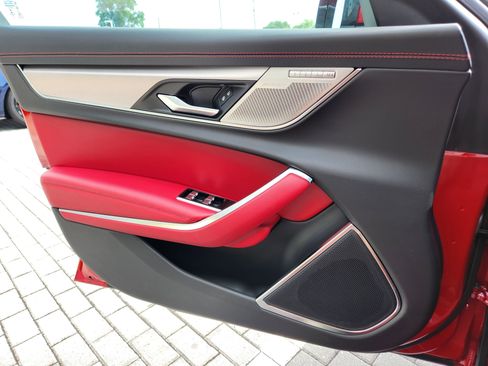 Certified 2022 Jaguar XF R-Dynamic SE image 23