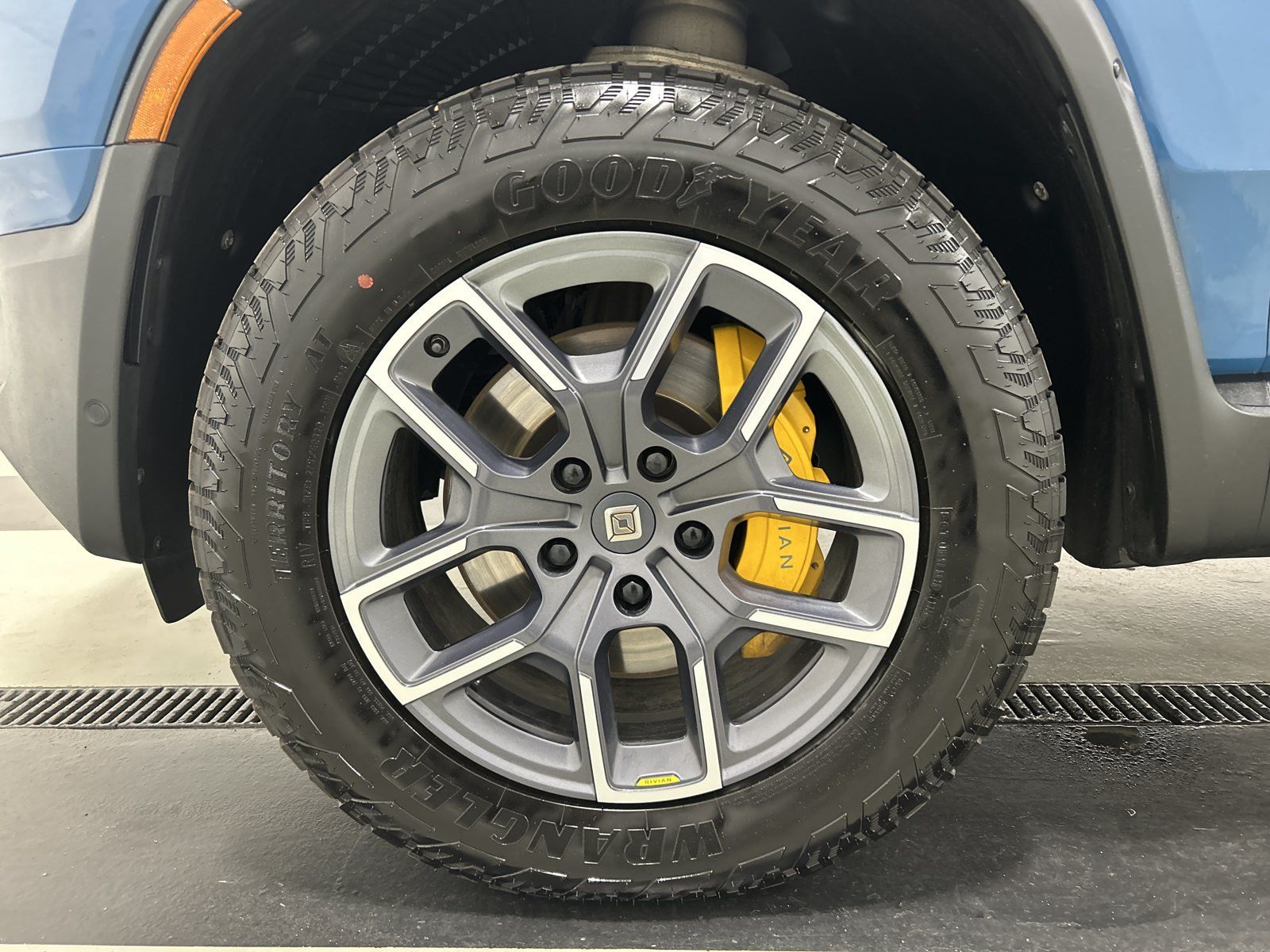 Used 2022 Rivian R1T Adventure AWD/4WD image 9