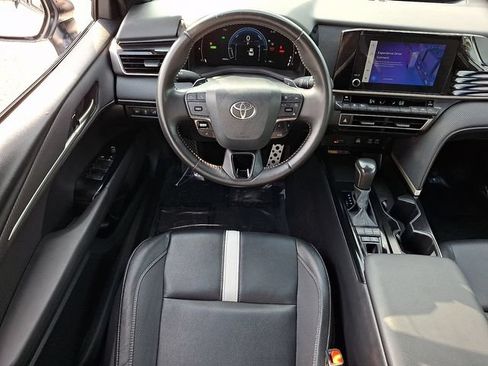 Used 2025 Toyota Camry SE FWD image 11