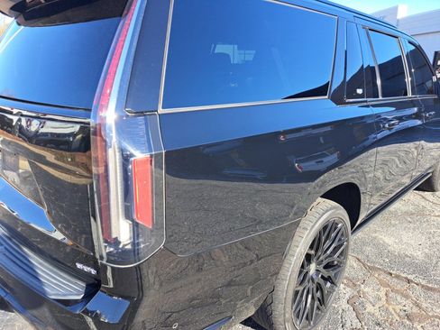 Used 2021 Cadillac Escalade ESV Sport Platinum image 18