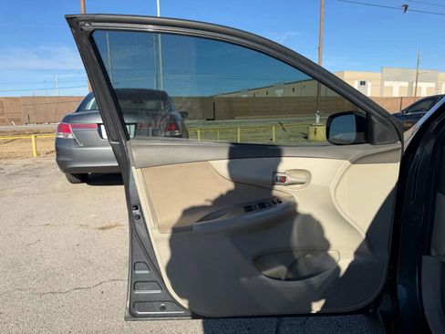 Used 2010 Toyota Corolla LE image 9