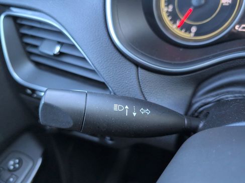 Used 2023 Jeep Cherokee Altitude Lux image 27