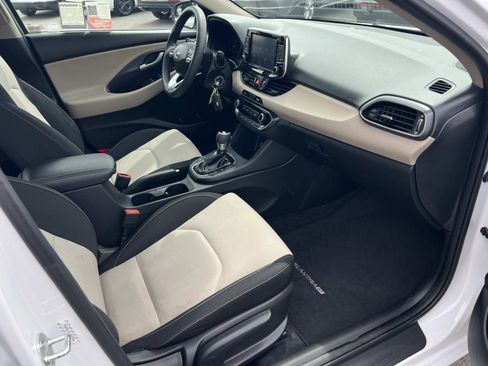 Used 2018 Hyundai Elantra GT FWD image 27