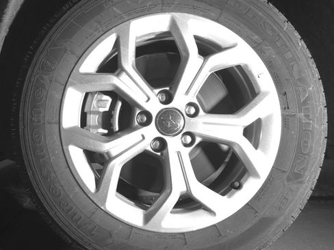 Used 2025 Jeep Compass Latitude AWD/4WD image 12