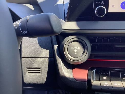 Used 2025 Toyota Prius Plug-In Hybrid image 16