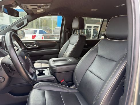 Used 2023 Chevrolet Suburban Premier AWD/4WD image 12