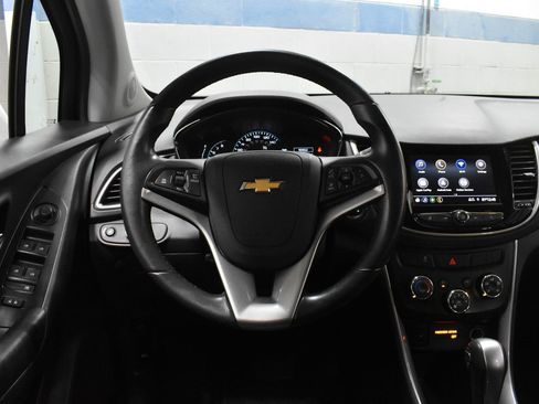 Used 2022 Chevrolet Trax LT w/ LT Convenience Package AWD/4WD image 9