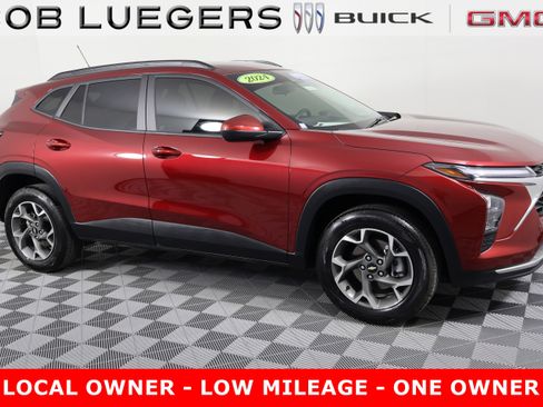 Certified 2024 Chevrolet Trax LT w/ LT Convenience Package image 2