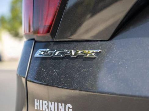 Used 2019 Ford Escape SE FWD image 32