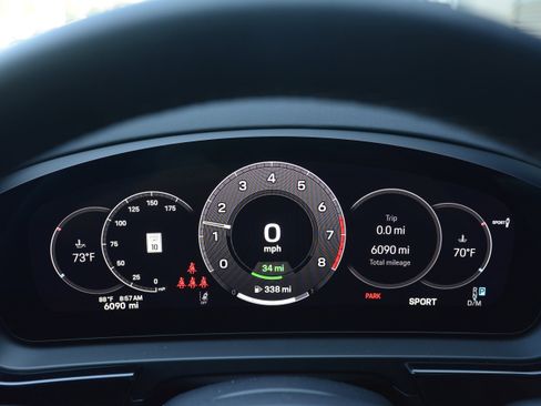 Certified 2025 Porsche Cayenne E-Hybrid Coupe AWD/4WD image 9