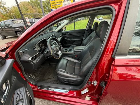 Used 2019 Nissan Altima 2.5 SR w/ SR Premium Package image 10