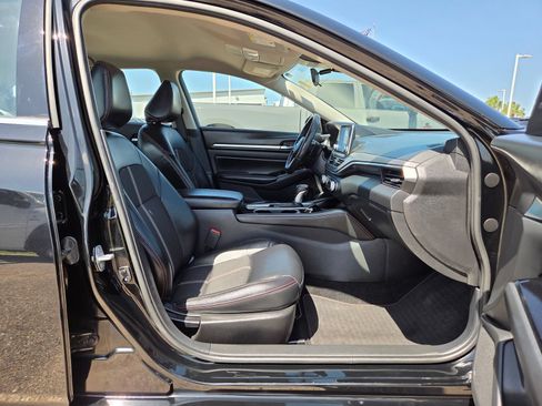 Used 2024 Nissan Altima 2.5 SR FWD image 20