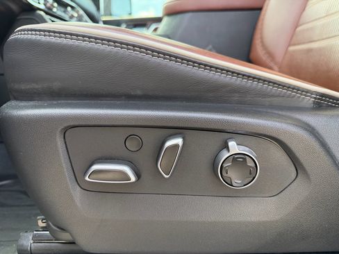 Used 2025 GMC Sierra 2500 Denali Ultimate image 19