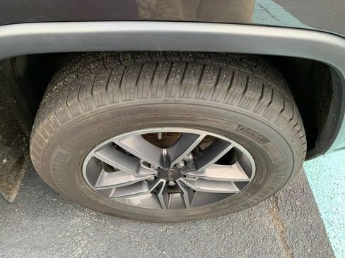 Used 2019 Jeep Grand Cherokee Limited w/ Luxury Group II AWD/4WD image 8