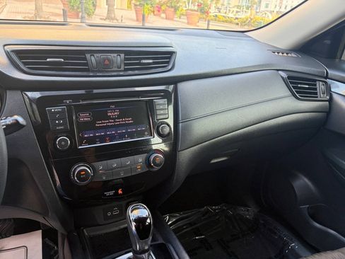 Used 2018 Nissan Rogue S FWD image 14