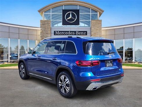 Used 2025 Mercedes-Benz GLB 250 4MATIC image 3
