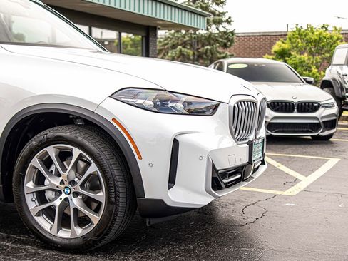 Used 2024 BMW X5 xDrive40i w/ Parking Assistance Package AWD/4WD image 3