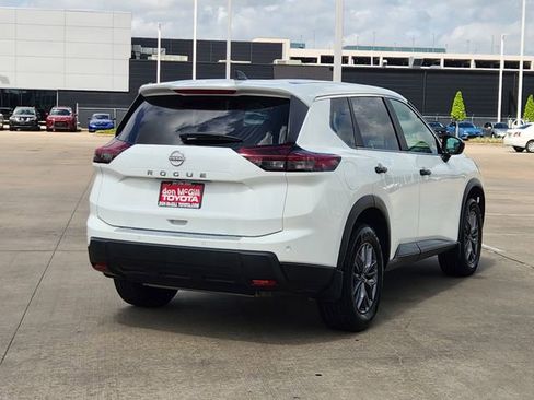 Used 2024 Nissan Rogue S image 7