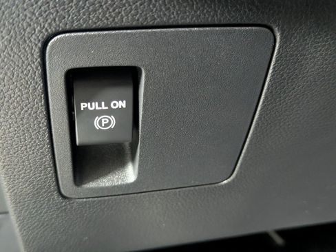 Used 2020 Ford Expedition XLT image 16