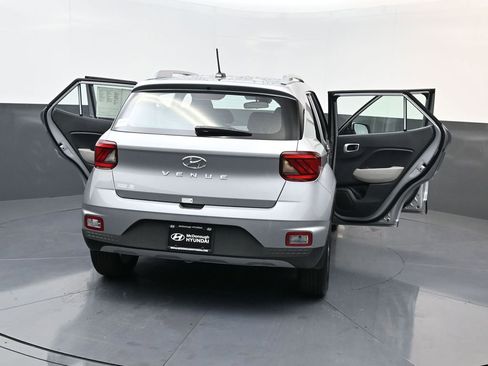Certified 2025 Hyundai Venue SEL image 31