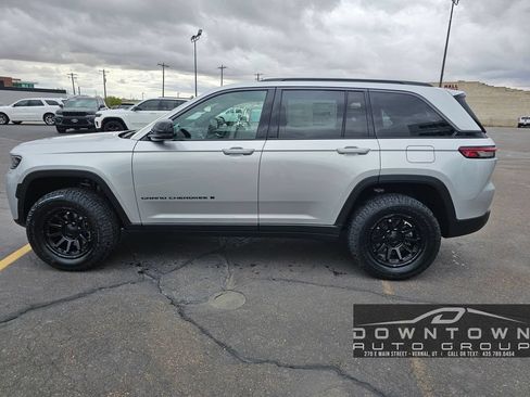 New 2026 Jeep Grand Cherokee Altitude AWD/4WD image 6