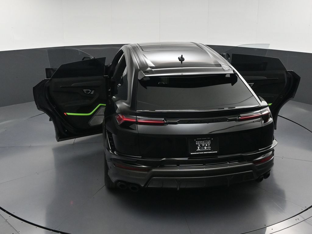 Used 2024 Lamborghini Urus Performante AWD/4WD image 40
