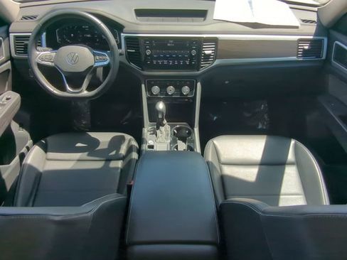 Certified 2023 Volkswagen Atlas SE w/ Panoramic Sunroof Package image 14