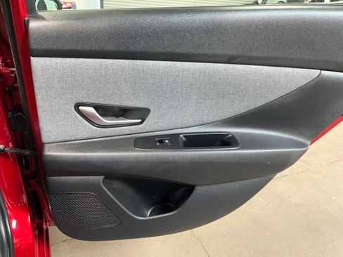 Used 2024 Hyundai Elantra Limited FWD image 13