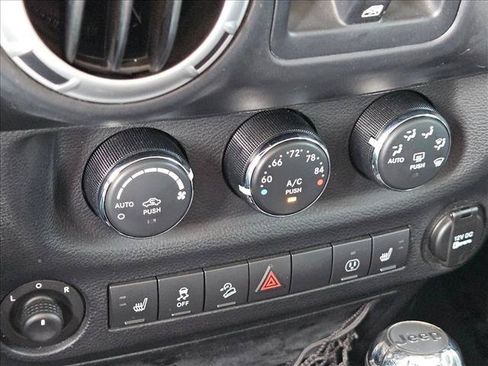 Used 2014 Jeep Wrangler Unlimited Sahara w/ Connectivity Group AWD/4WD image 12