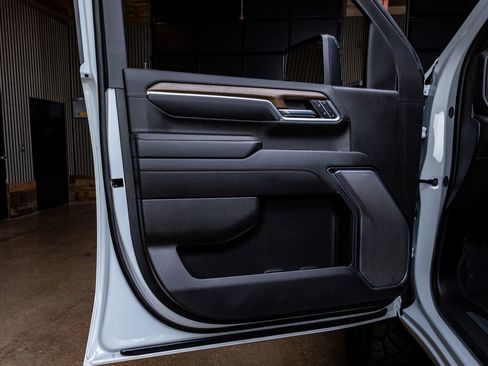 Used 2024 Chevrolet Silverado 3500 High Country w/ High Country Premium Package image 36