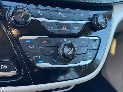 Used 2019 Chrysler Pacifica LX image 29