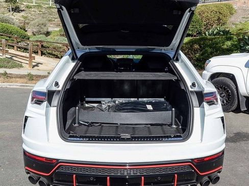 Used 2021 Lamborghini Urus image 34