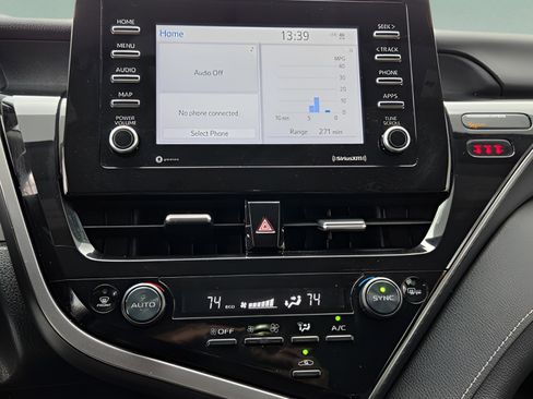 Used 2022 Toyota Camry SE image 17