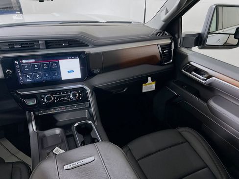 New 2026 GMC Sierra 3500 Denali w/ Denali Reserve Package image 18