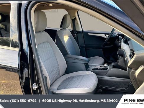 Used 2020 Ford Escape SE image 6